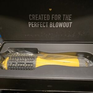 SINGLE SHOT Drybar Yellow Blowout Brush